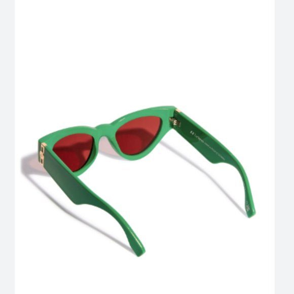 Le Specs Fanplastico Sunglasses in Parakeet Green - Picture 4 of 9